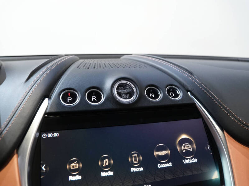 2021 Aston Martin DBX