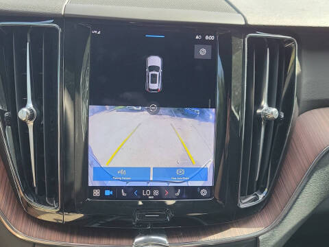 2023 Volvo XC60 B5 Plus Dark Theme