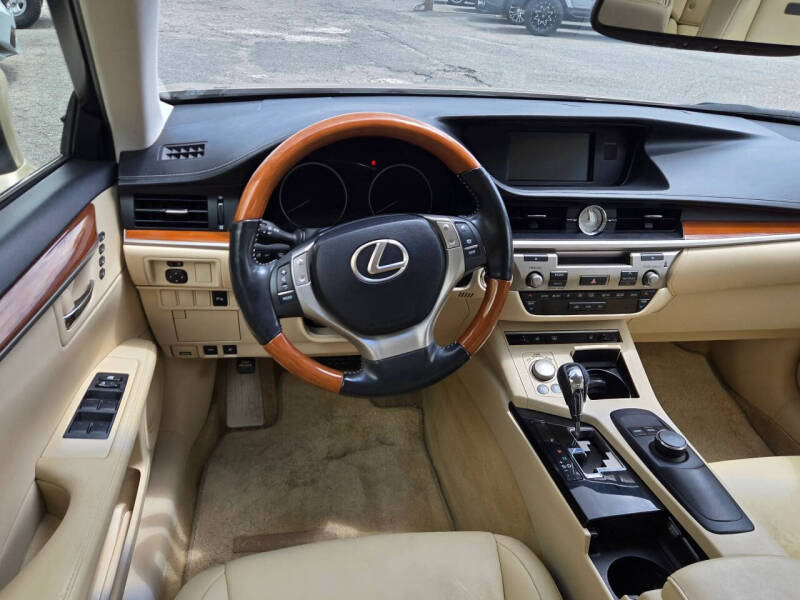 2013 Lexus ES 300h