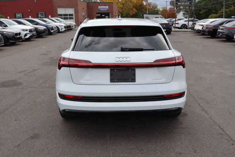 2021 Audi e-tron quattro Premium