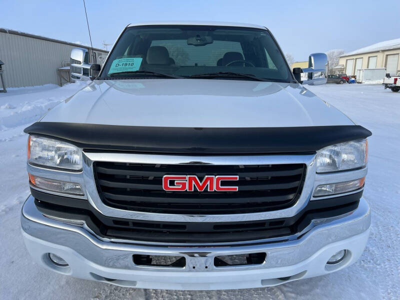 2005 GMC Sierra 2500HD for sale at Star Motors in Brookings SD