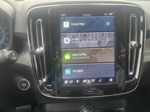 2025 Volvo XC40 B5 Plus Dark Theme