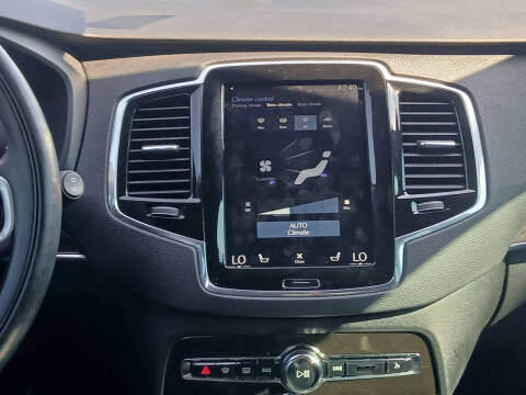 2018 Volvo XC90 T6 Momentum