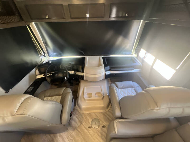 2020 Holiday Rambler Invicta