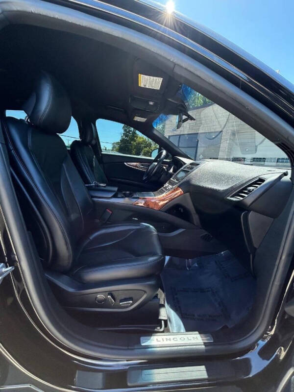 2019 Lincoln Nautilus Select