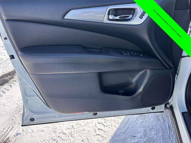 2017 Nissan Pathfinder SL