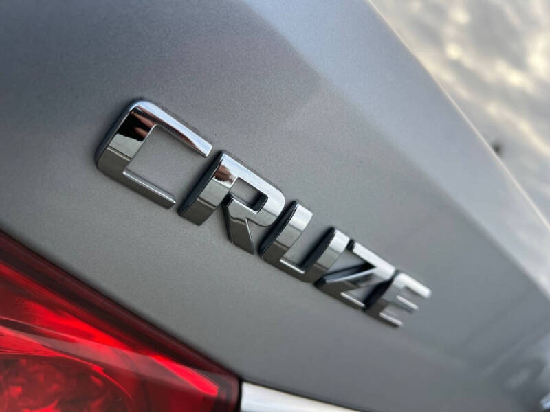 2013 Chevrolet Cruze LS Manual