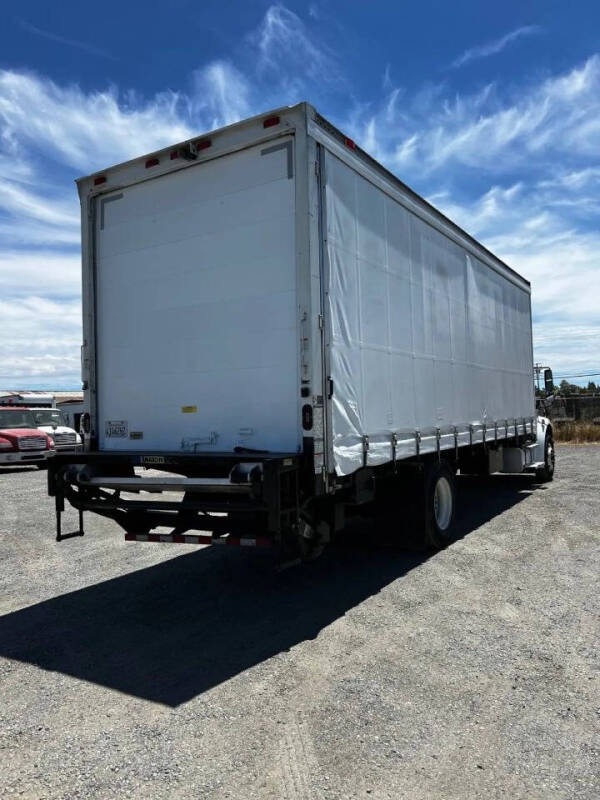 2018 Freightliner M2 106