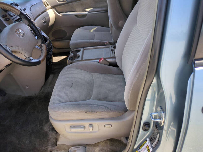 2007 Toyota Sienna LE photo 5