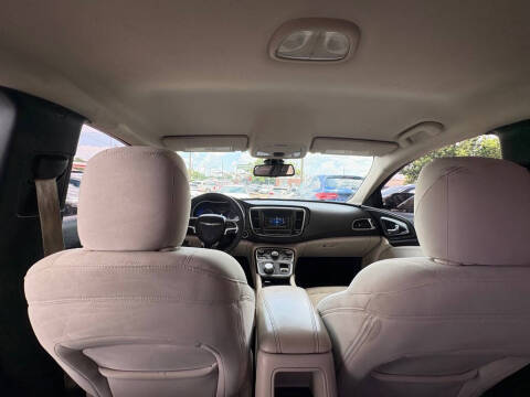 2015 Chrysler 200 LX