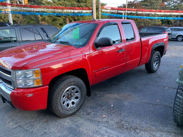 2008 Chevrolet Silverado 1500 for sale at Chuckie Bizzarro's Fleetwing Auto in Erie, PA