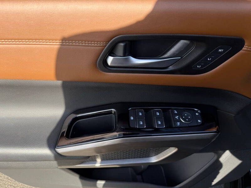 2023 Nissan Pathfinder Platinum