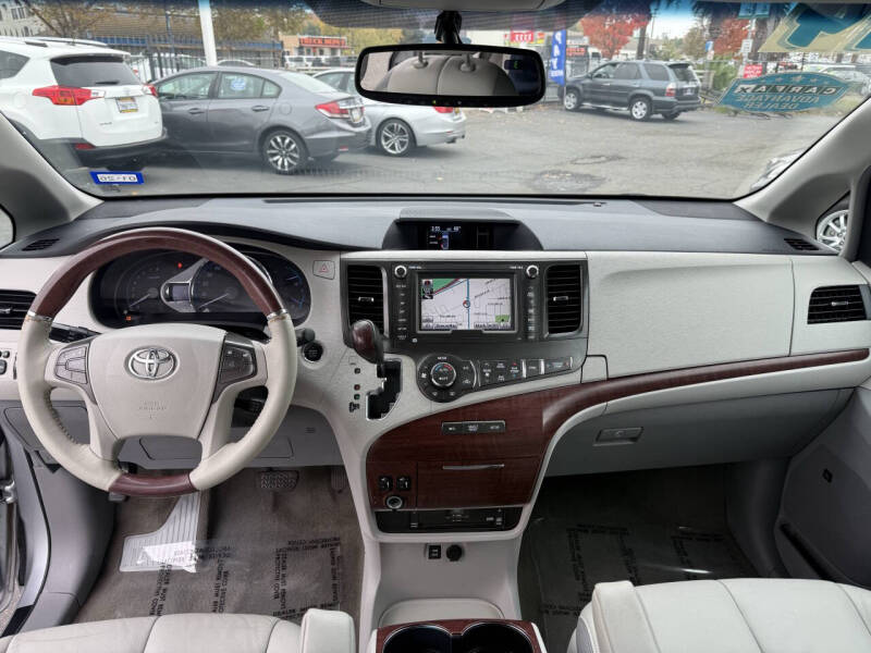 2014 Toyota Sienna Limited 7-Passenger