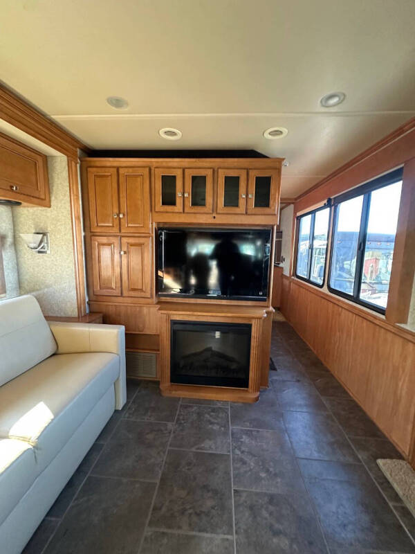 2010 Winnebago JOURNEY 40L