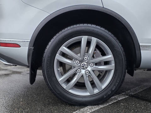 2015 Volkswagen Touareg V6 Lux