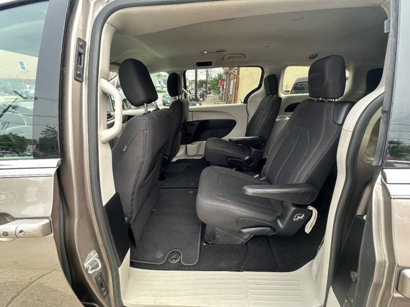 2017 Chrysler Pacifica LX