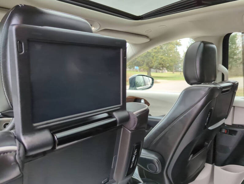 2023 Chrysler Pacifica Plug-In Hybrid Limited