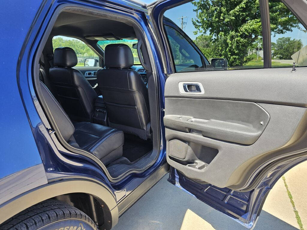 2012 Ford Explorer for sale at Bigfoot Auto in Hiawatha, IA