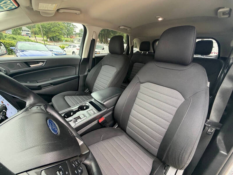 2022 Ford Edge SE