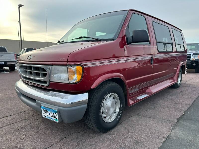 Used 1999 Ford Econoline Van COMMERCIAL with VIN 1FDRE1423XHB70130 for sale in Windom, Minnesota