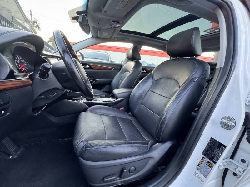 2017 Kia Cadenza Premium