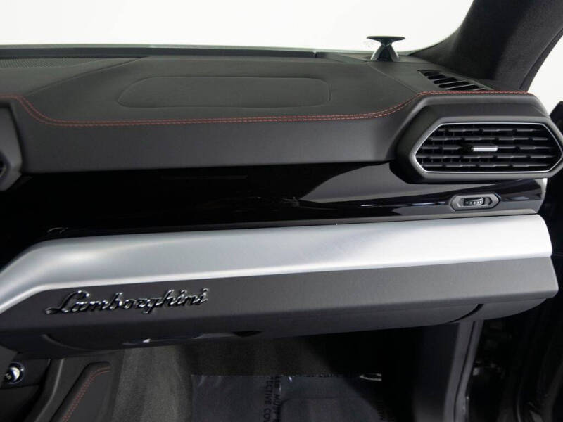 2024 Lamborghini Urus S