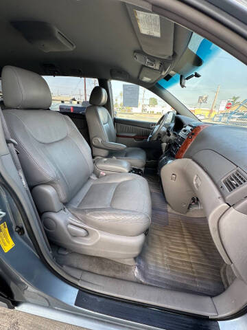 2004 Toyota Sienna XLE 7 Passenger
