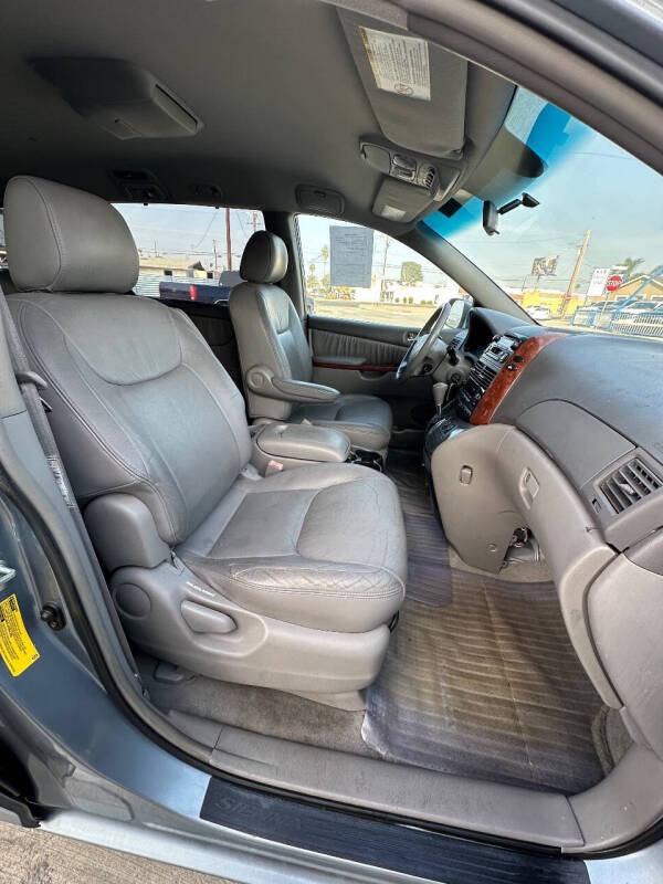 2004 Toyota Sienna XLE 7 Passenger