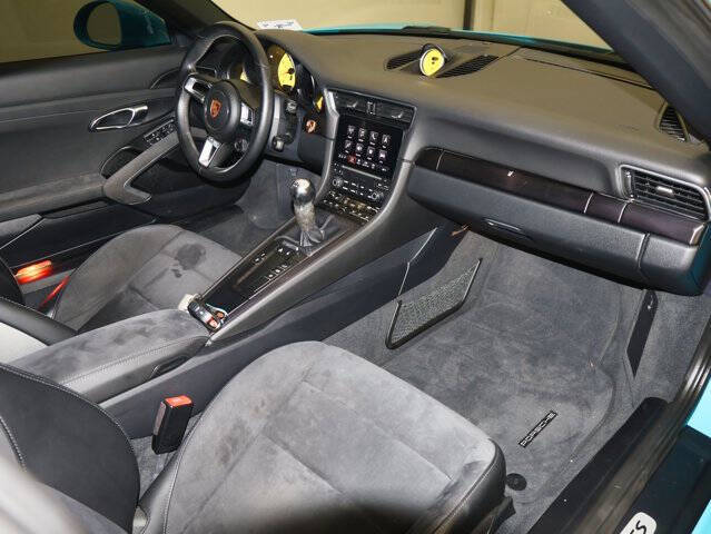 2019 Porsche 911 Carrera GTS