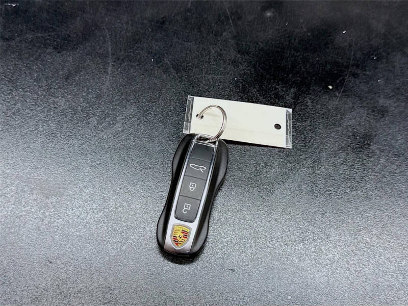 2022 Porsche 911 Carrera 4 GTS