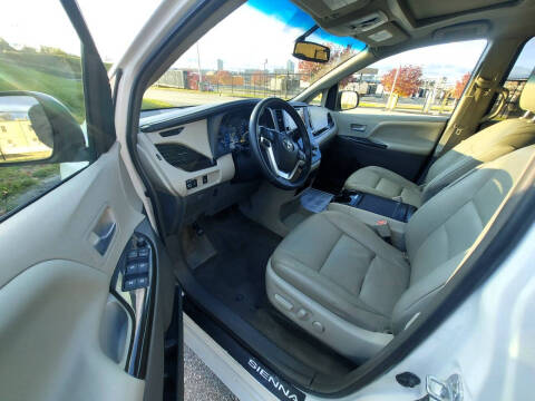 2015 Toyota Sienna XLE Premium 7-Passenger