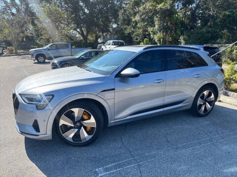 2022 Audi e-tron quattro Premium Plus