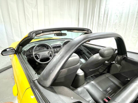 2004 Ford Mustang GT Deluxe