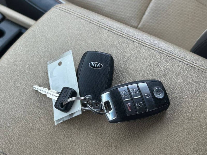 2017 Kia Sedona LX
