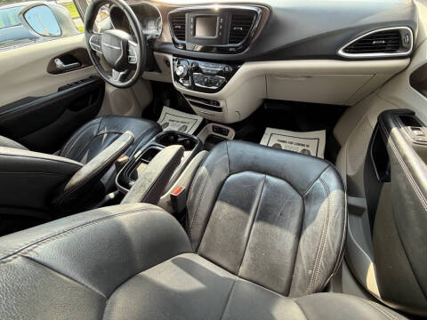 2017 Chrysler Pacifica Touring-L