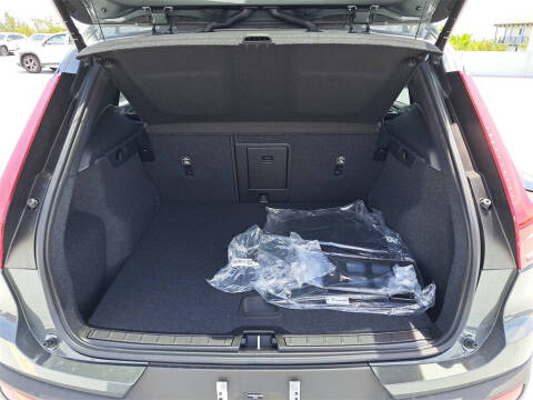 2026 Volvo XC40 B4 Core