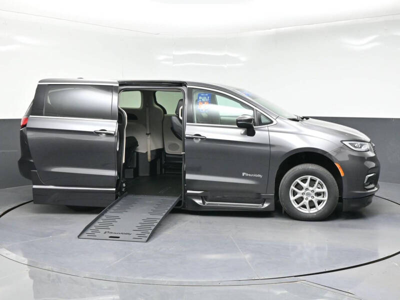 2023 Chrysler Pacifica Touring L