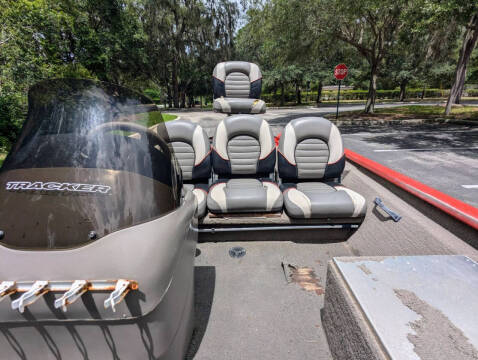 2004 Tracker Bass Boat