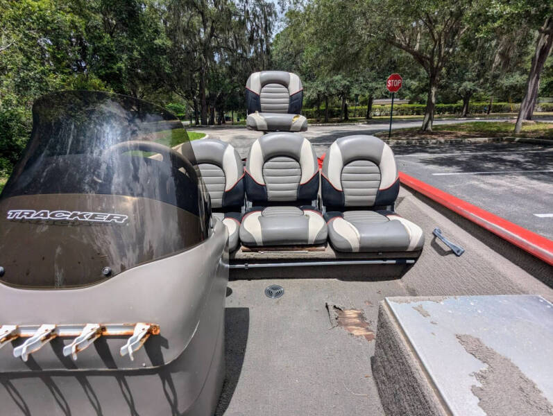 2004 Tracker Bass Boat