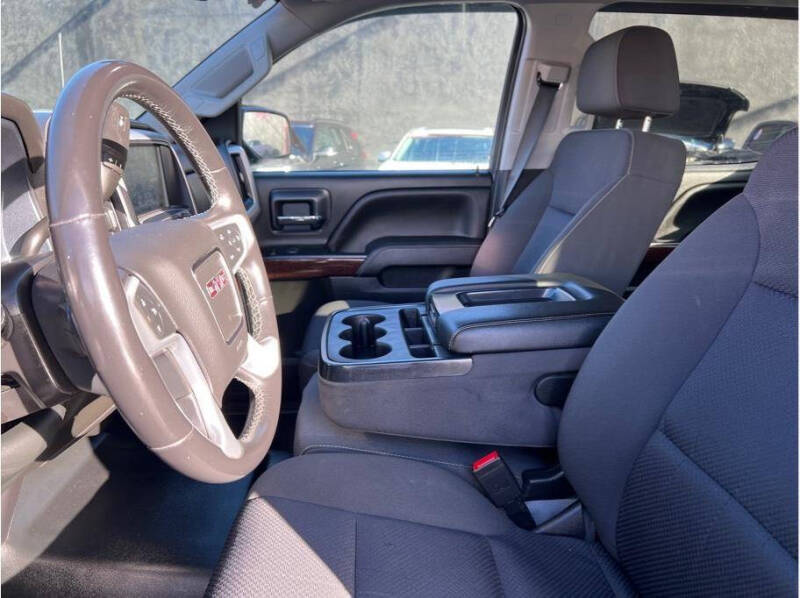 2018 GMC Sierra 1500 SLE photo 12