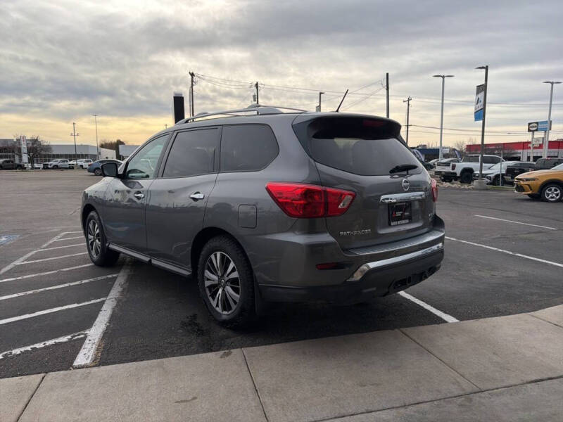 2017 Nissan Pathfinder SL