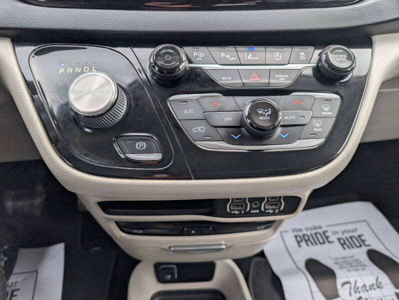 2022 Chrysler Pacifica Touring L