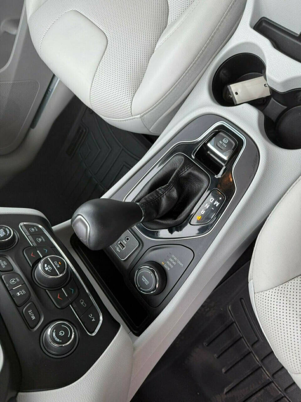 2019 Jeep Cherokee 30