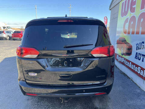 2020 Chrysler Pacifica Limited Red S