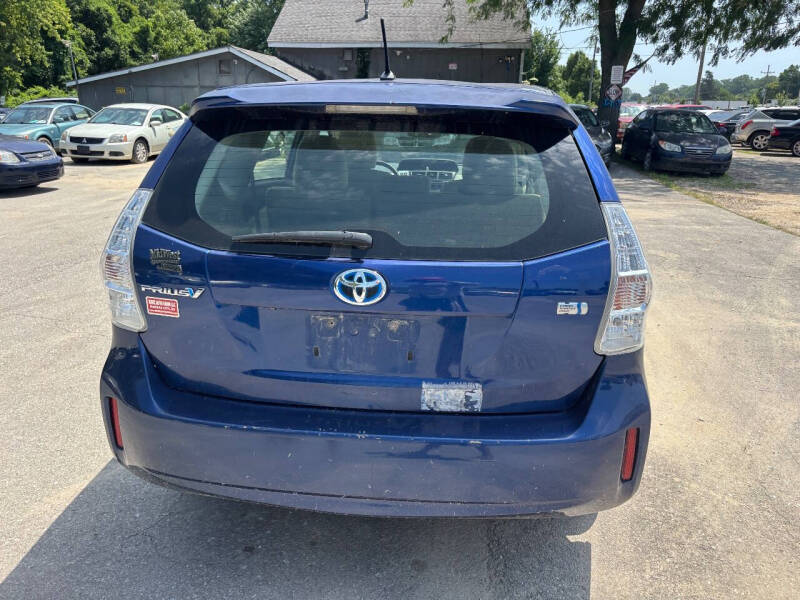 2012 Toyota Prius v Three