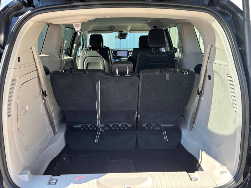 2024 Chrysler Pacifica Plug-In Hybrid Select