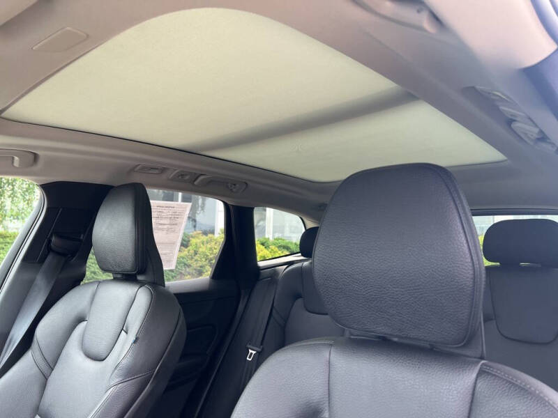 2025 Volvo XC60 B5 Plus Dark Theme