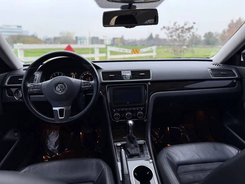 2014 Volkswagen Passat 1.8T SEL Premium PZEV