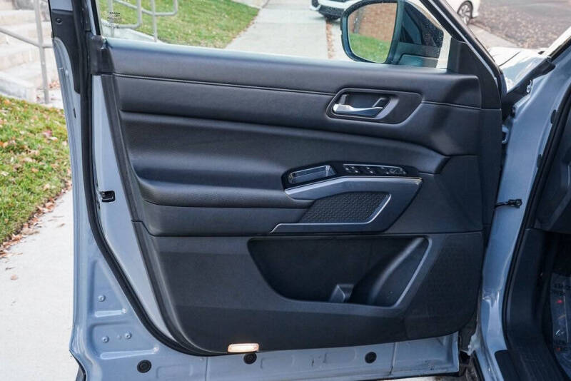 2022 Nissan Pathfinder SL