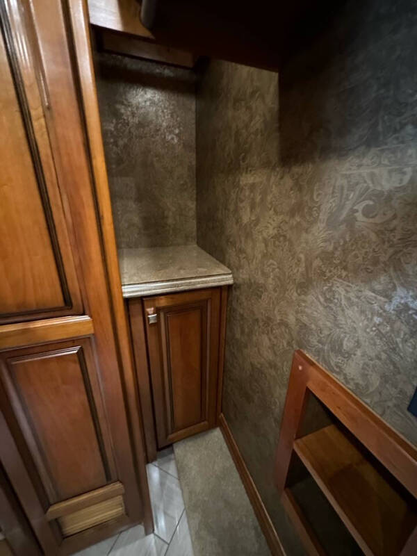 2015 Tiffin Allegro Bus 45’ 1.5 Bath, 450hp Dies